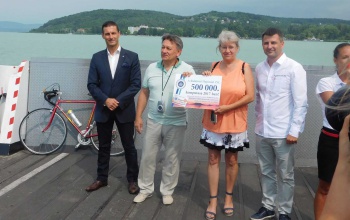 Félmilliomodik idei utas a szántódi kompon