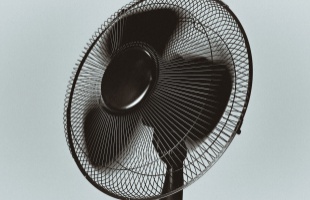 Okok, amiért érdemes padlóventilátort használni klíma helyett