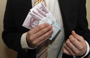 A korrupció visszaszorításáról vitázik hétfőn a parlament