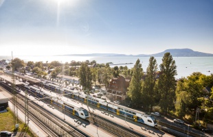 Hétvégén indul a főszezoni menetrend - mutatjuk a somogyi busz- és vonatjáratokat