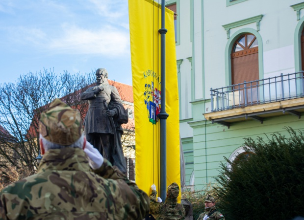 Felvonták Kaposvár lobogóját