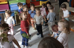 Színes programokkal ütötték el az időt a Gyöngyvirág Bölcsőde gyermekei