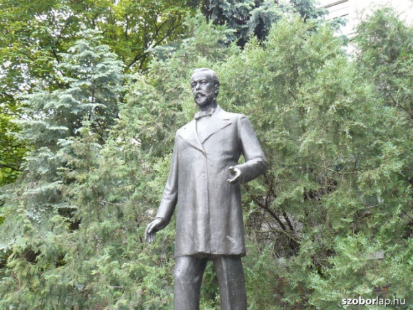 50 éve leplezték le Fodor József szobrát