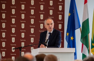 Szita Károlyt is meghívták a szerdai kormányülésre