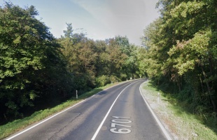 Jutánál döntötte ki a terelőoszlopot, keresik a rendőrök