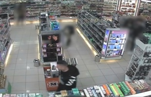 Parfümöt lopott, keresik a somogyi rendőrök