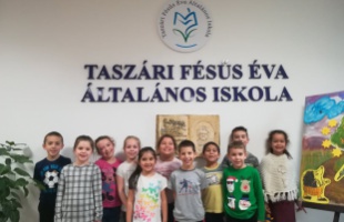 A taszári iskola diákjai csatlakoztak a MosolyManók adománygyűjtéséhez