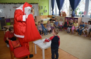 Ajándékot hozott az ovisoknak a Mikulás