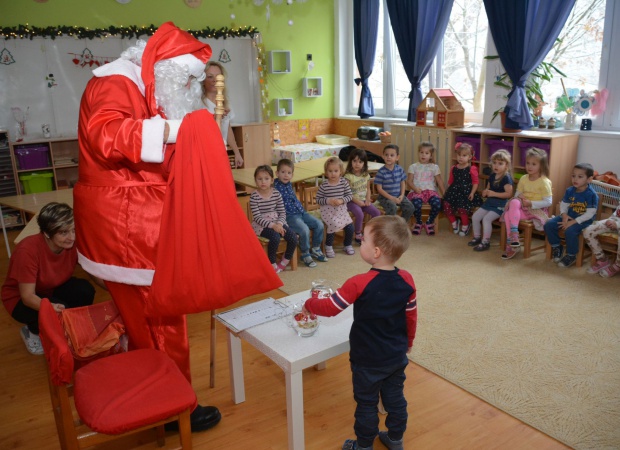 Ajándékot hozott az ovisoknak a Mikulás