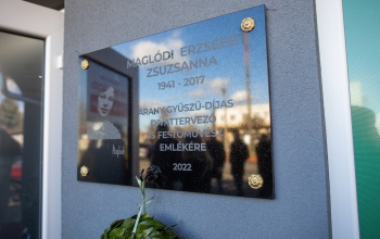 Emléktáblát avattak az Arany gyűszű-díjas Maglódi Erzsébet Zsuzsanna emlékére a Cserben