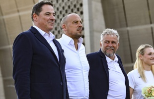 Újabb négy évre Gyulay Zsolt marad a MOB elnöke