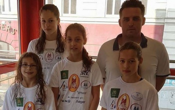 Nemzetközi úszóviadalon tették próbára tudásukat az Adorjánosok