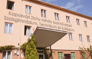 Végzős diákok alkotásaiból rendeznek kiállítást