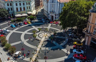 Újra veterán autókat csodálhattunk a Kossuth téren