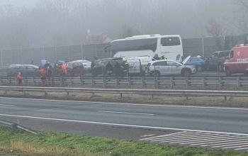 Tömegbaleset az M7-esen: kilométeres dugó alakult ki mindkét irányban