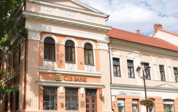 Fő utca 11. (a volt Dunántúli Bank és Takarékpénztár)