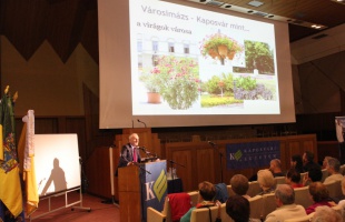 Becsöngettek a senioroknak