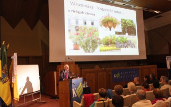 Becsöngettek a senioroknak