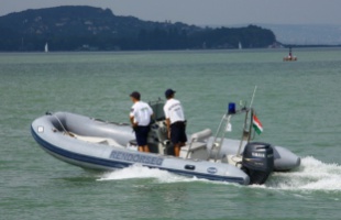 16 éves lányt kerestek a vízirendőrök a Balatonban