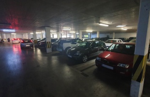 A viharra készül a város, sorra telnek meg a fedett parkolók!