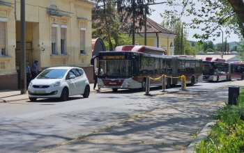 Parkoló autó miatt alakult ki hatalmas torlódás