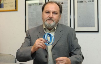Dúlt hitek katedrálisa - trianoni családregényt írt a feltaláló