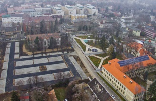Kétszáz új parkolóhelyet építettek a kórház mellett