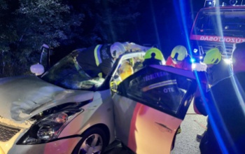 Vaddal üktözött egy autó Lengyeltótinál