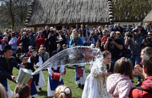 Húsvéti forgatag a Szennai Skanzenben