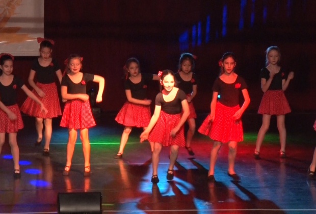 Látványsport '17 - Kisfaludy Utcai Tagiskola: Dance girls