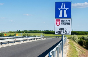 Töretlen volt az éves autópálya-matricák népszerűsége 2023-ban is