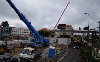 Daru és felhőátvonulás a közlekedési központ felett