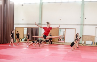 A gyermek fitnesz világbajnokság harmadik helyzettjeit köszöntötték