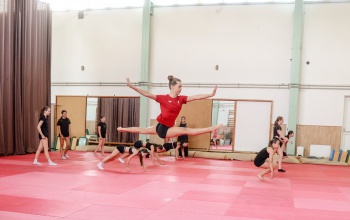 A gyermek fitnesz világbajnokság harmadik helyzettjeit köszöntötték