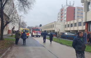Most érkezett: kiürítették a Gépész épületét