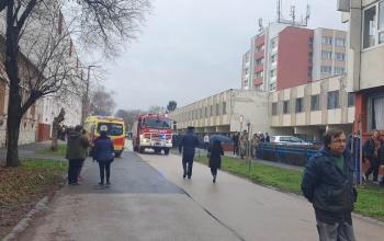 Most érkezett: kiürítették a Gépész épületét