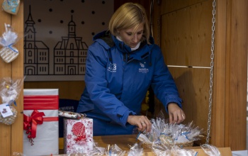 Megnyílt az Adománykuckó: játéknak, édességnek, meleg ruháknak is örülnek a legrászorultabb gyerekek