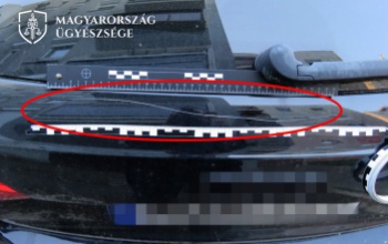 Meglopta a munkáltatóját, majd megrongálta a szomszédja autóját