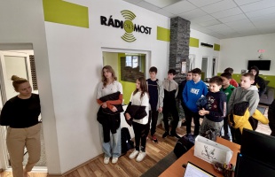 A Duráczky diákjai látogattak el a Most Médiacsoporthoz