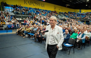 Soltész Rezső, Straub Dezső és Nyertes Zsuzsa szórakoztatta Kaposvár idős polgárait