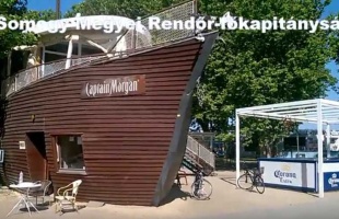 Zajlik az élet Siófokon. Fenyegetőzött, majd rabolt a fiatal - videóval