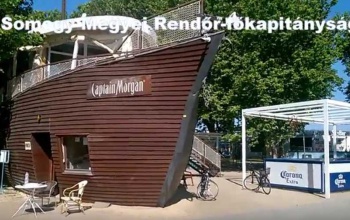Zajlik az élet Siófokon. Fenyegetőzött, majd rabolt a fiatal - videóval