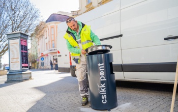 Cserélik a csikkpontokat és a közterületi szemeteseket