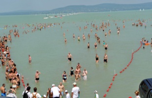 Szombaton megrendezik a dupla Balaton-átúszást