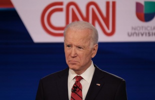 Joe Biden visszalép az elnökjelöltségtől
