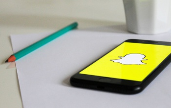 Új funkcióval bővül a Snapchat: a szülők is figyelemmel kísérhetik gyerekeik hollétét