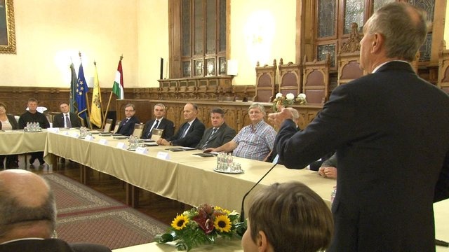 Koccintottak az 1,6 milliárd forintra