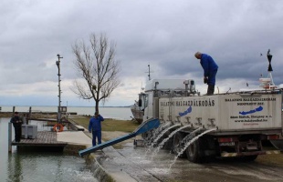 Dupla annyi halat telepítettek a Balatonba, mint tervezték