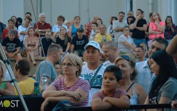 A Bëlga felszabadította a közönséget