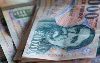 Az év végéig meghosszabbítja a kormány a lakossági kamatstopot